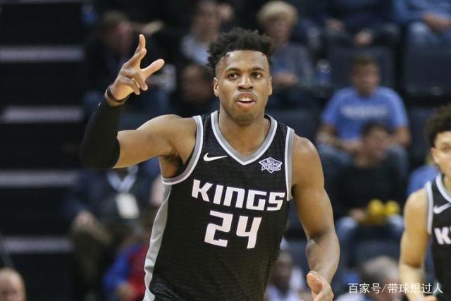 英媒：热刺也有意费耶诺德后卫汉茨科